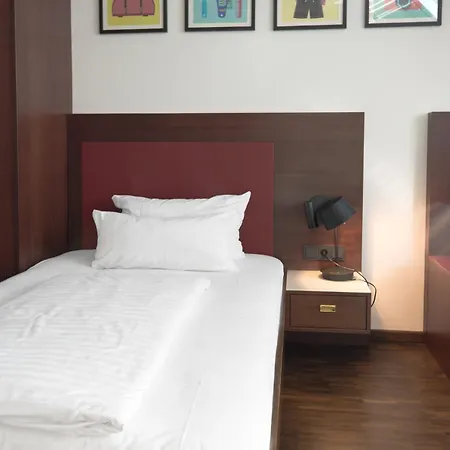 Garner Frankfurt - Palmengarten By Ihg מלון